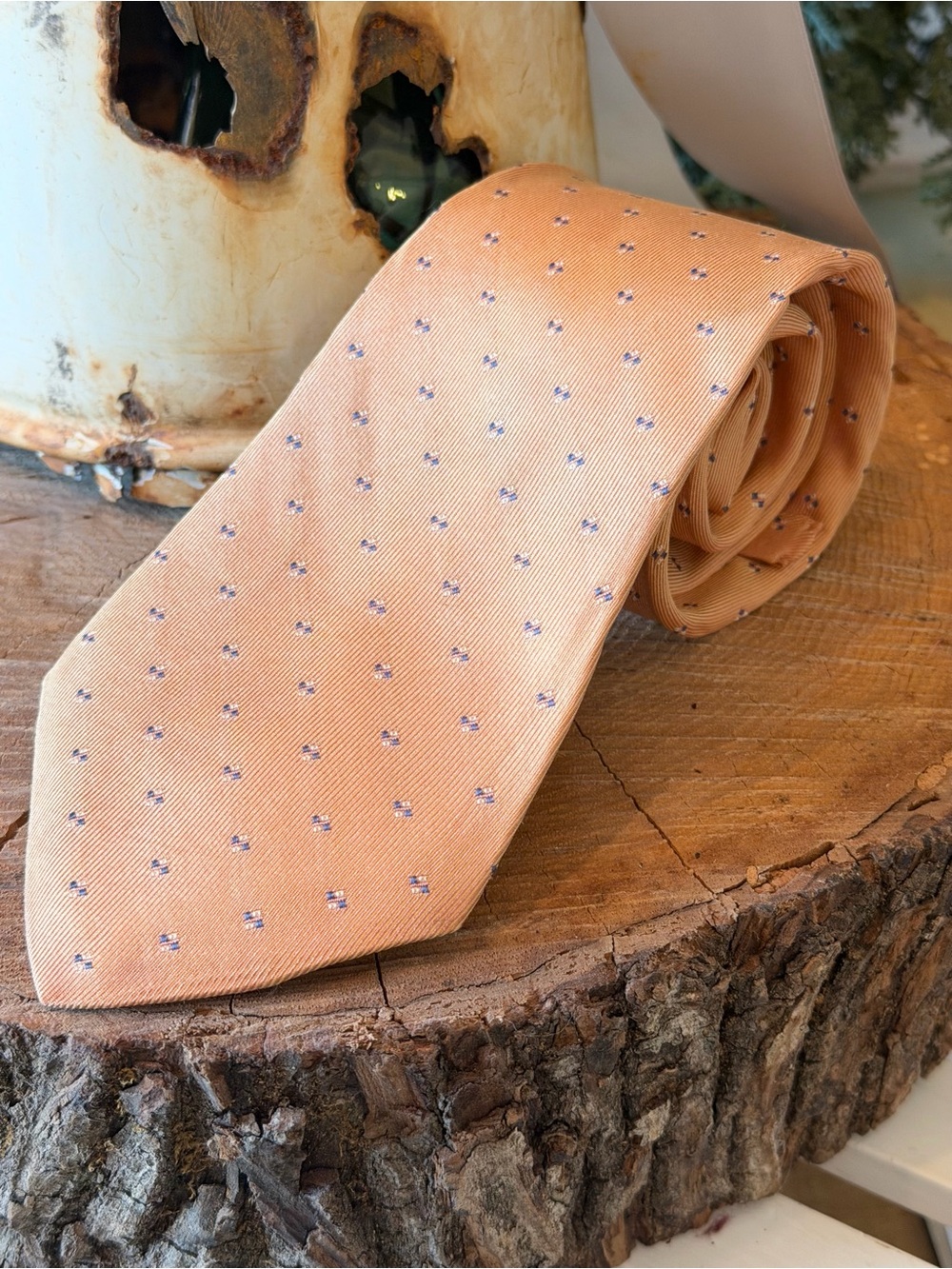 Michael Kors Pindot Grounds Diamond Silk Tie. Men’s- 62” Salmon/Coral. Luxury